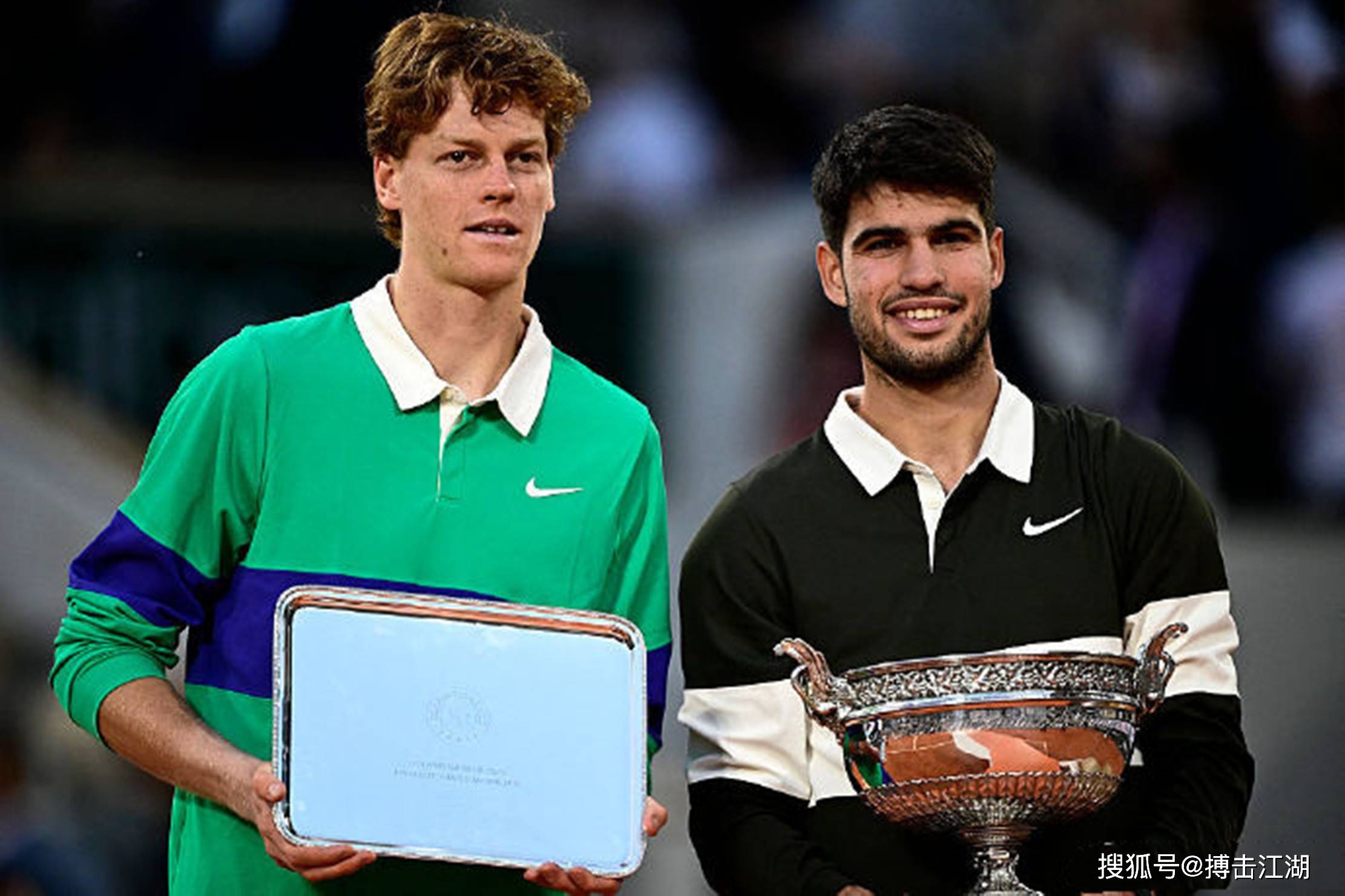 他的一举一 他的一举一